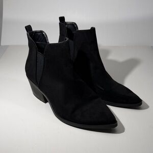 Universal Thread Sleek Black Ankle Boots